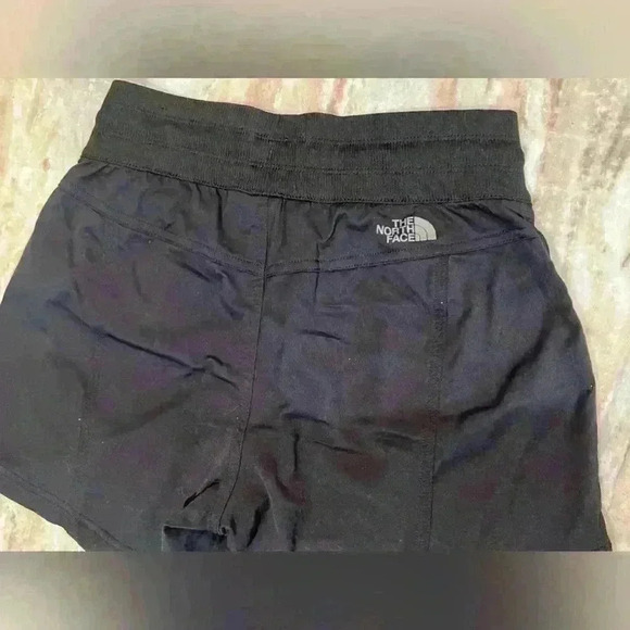 Women’s The North Face black activewear drawstring shorts. Size XS - Picture 4 of 8